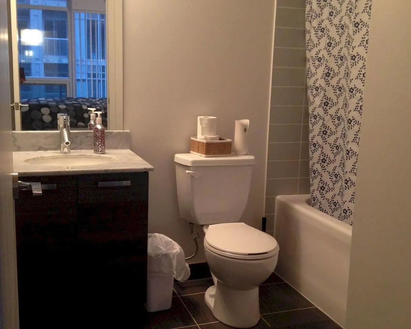 Elite Suites - Queen West Toronto 4*,  Canada